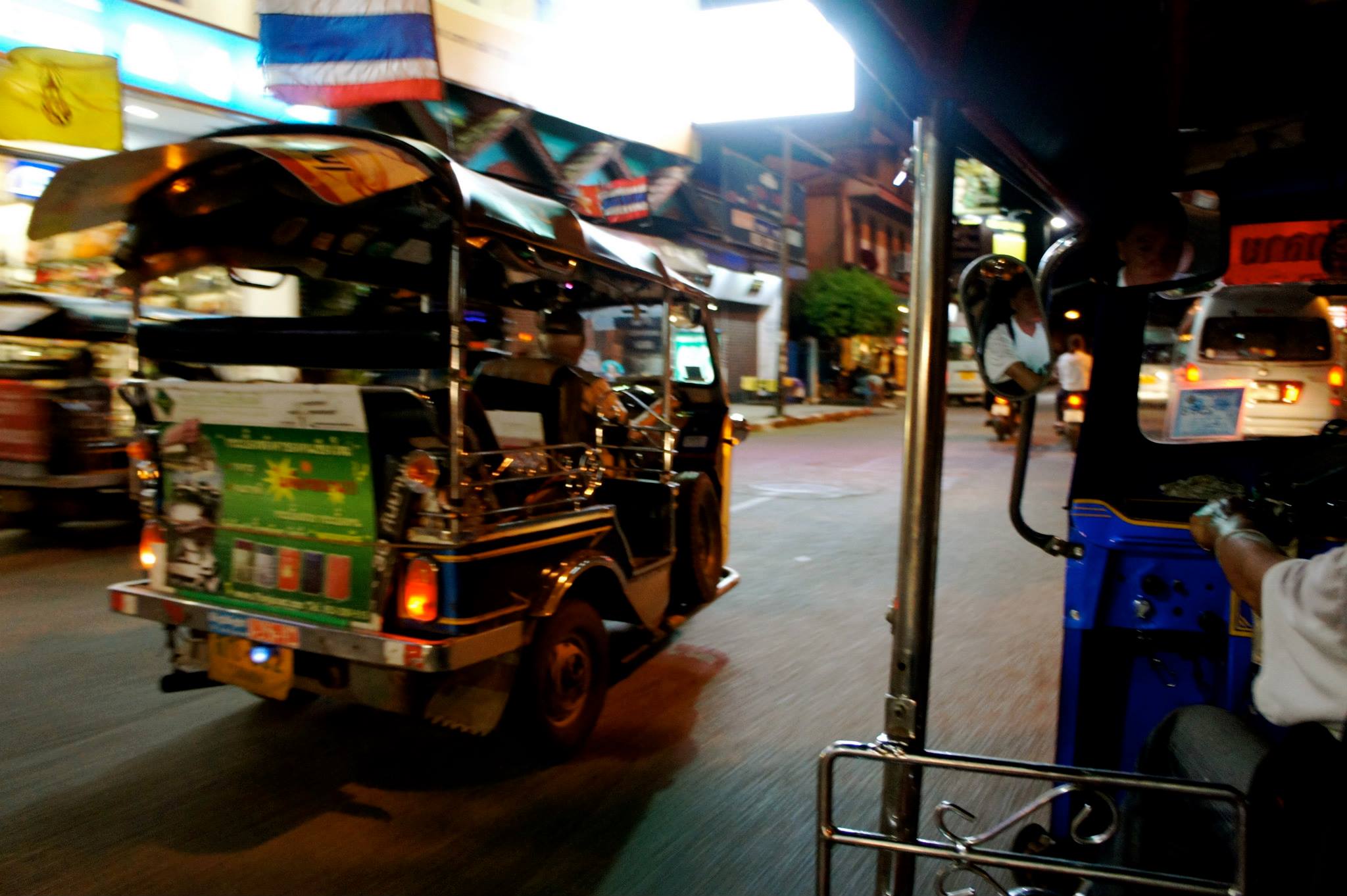 Tuk tuk Chiang Mai by night