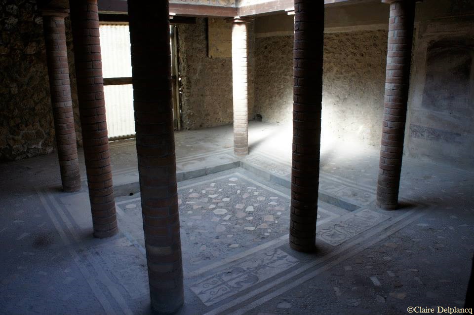 italy-pompei-atrium-column