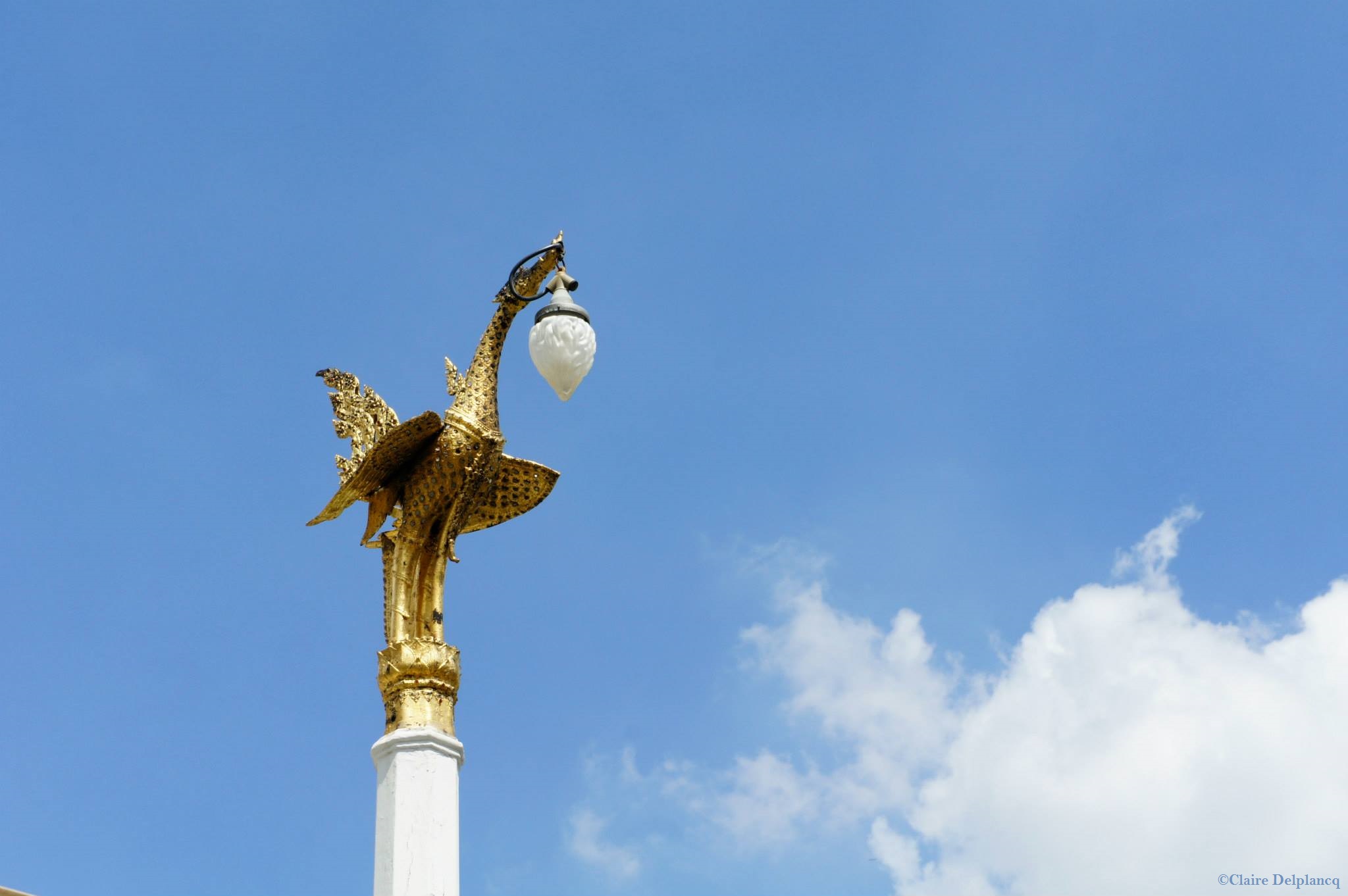 Thailand-Bangkok-Wat-Pho-gold-stork