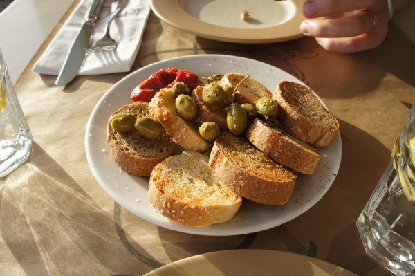 Roca Cookery bread olives