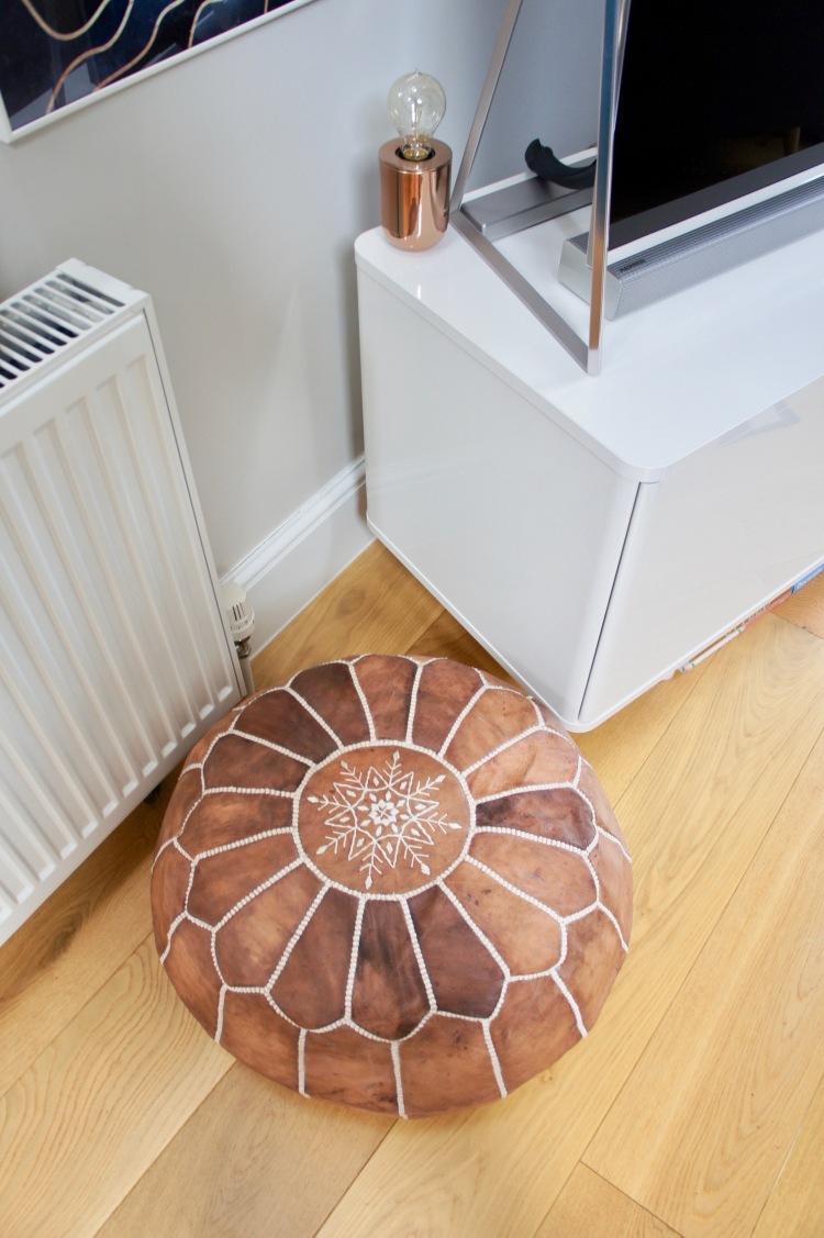Moroccan pouffe - 5 tips to easily save money when decorating your home