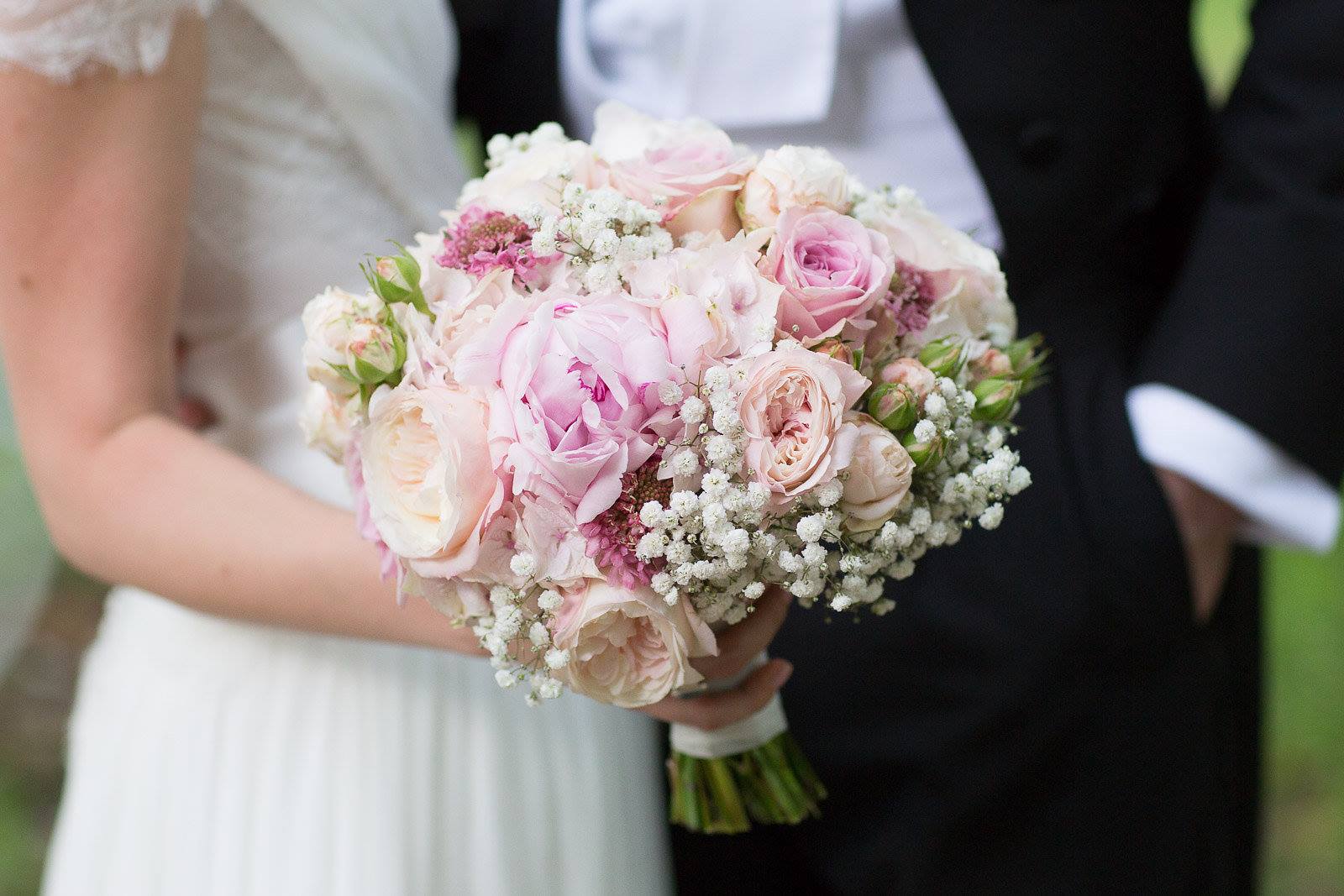 White pink bridal bouquet