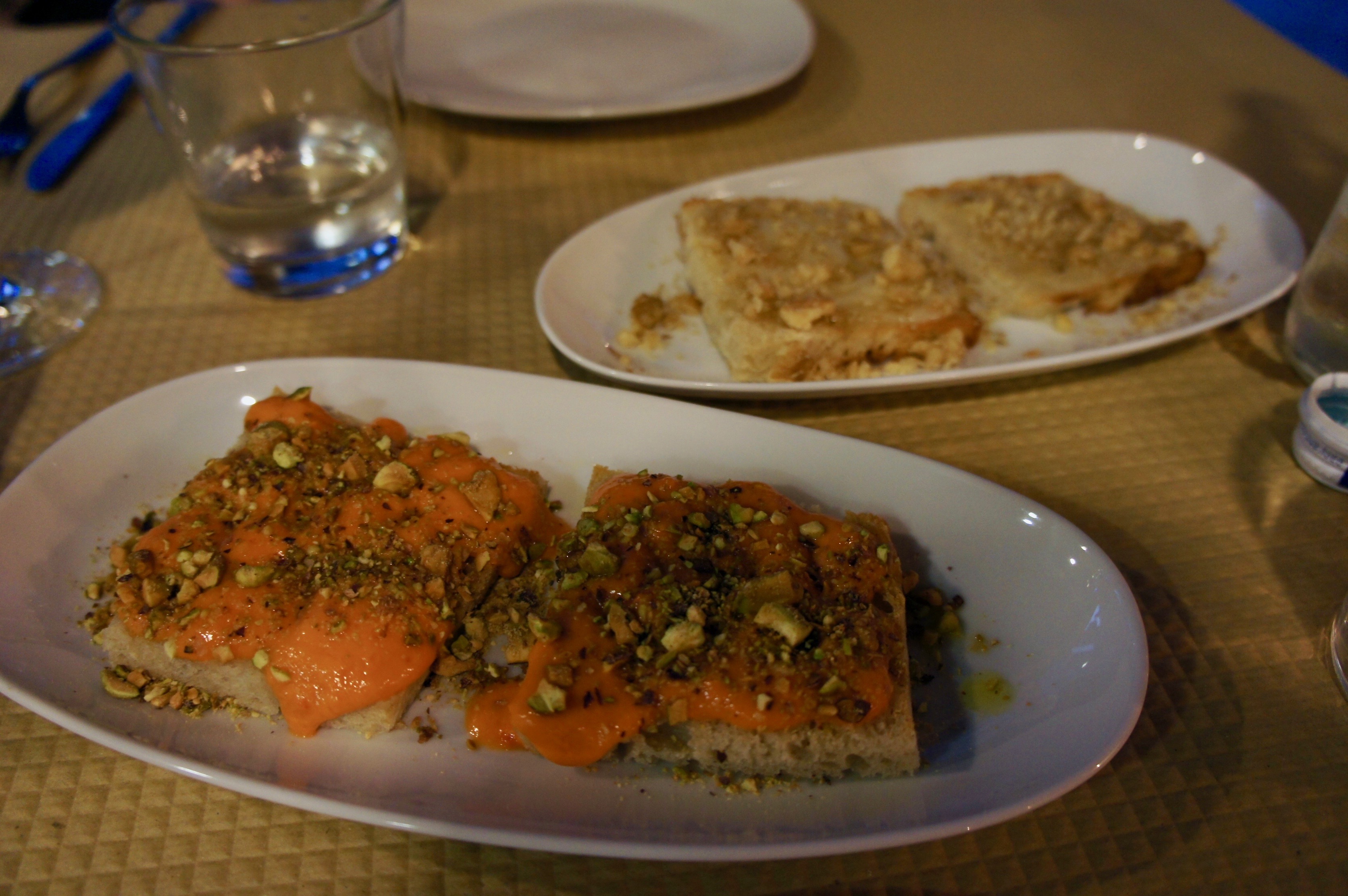 Tomato&nbsp;mousse and pistachios toats and cheese and walnuts toasts at Banca de Pau, Lisbon
