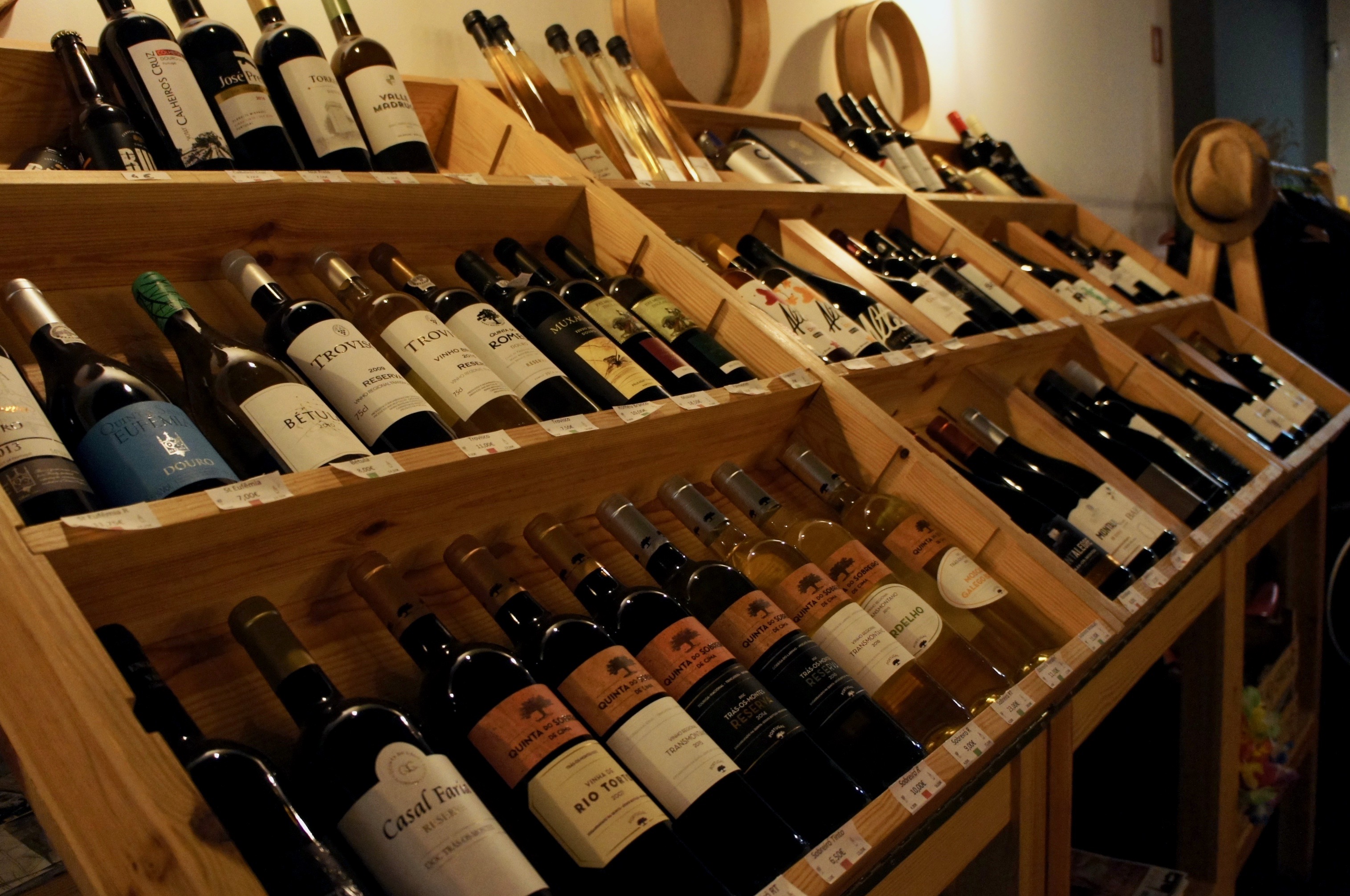 Wine at Banca de Pau in Lisbon