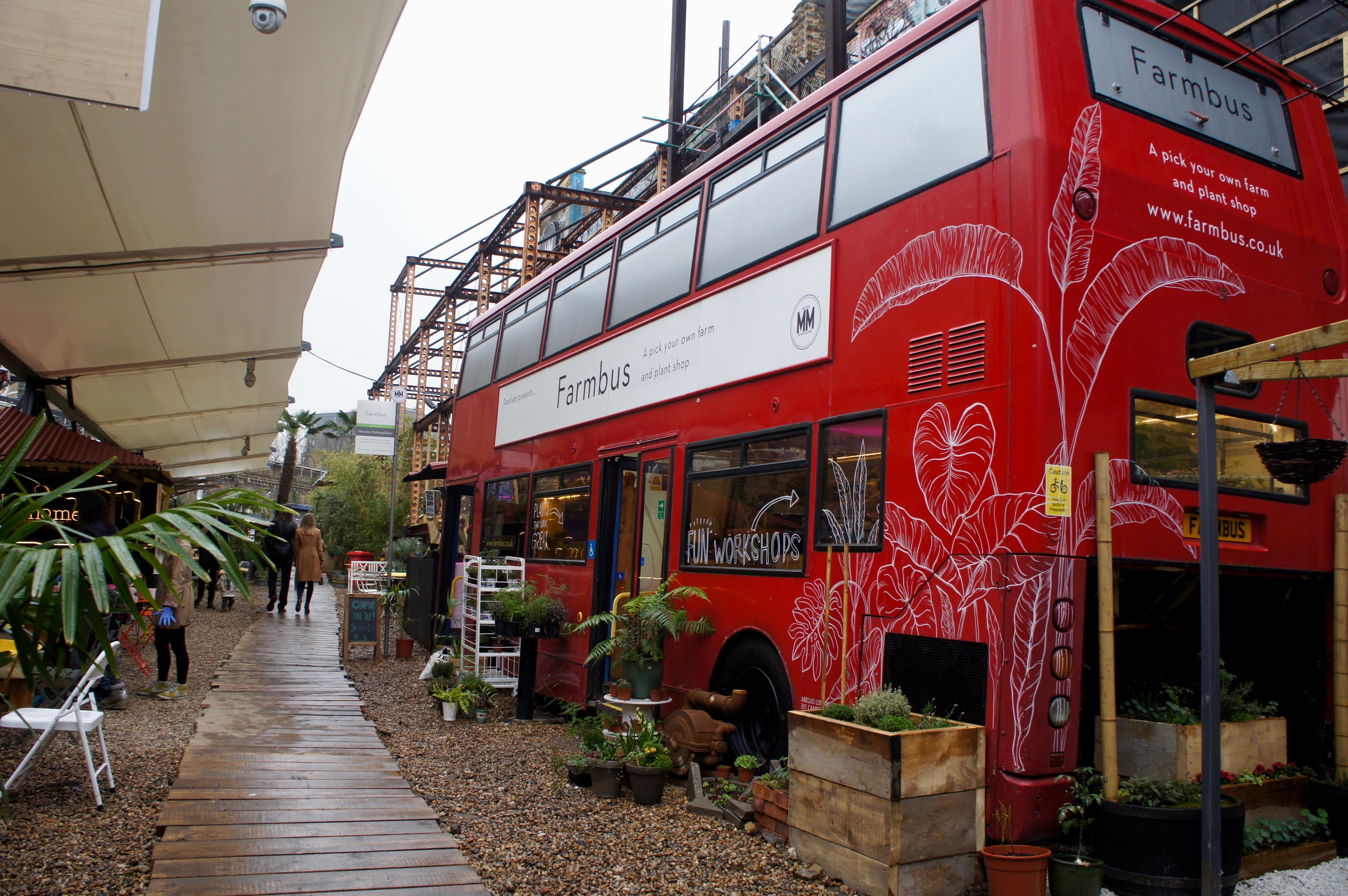 Mercato Metropolitano RootLabs bus