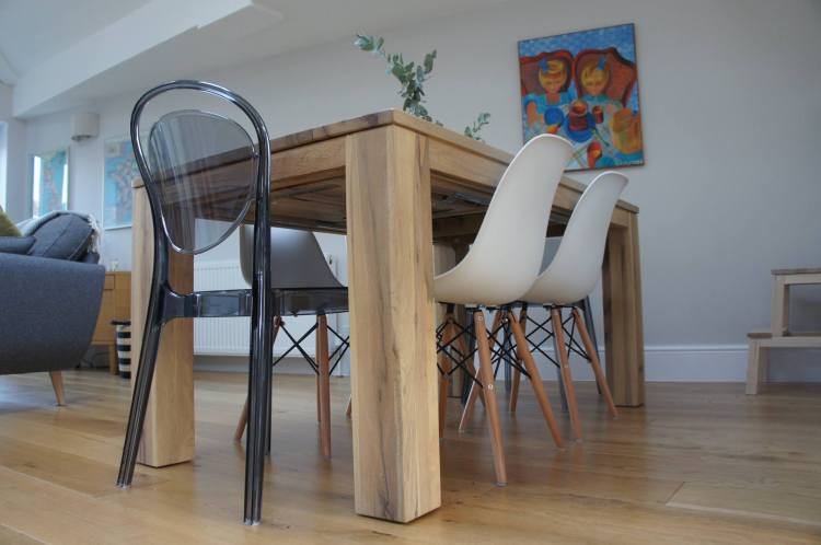 Eiffel Dwell chairs - 5 tips to easily save money when decorating your home
