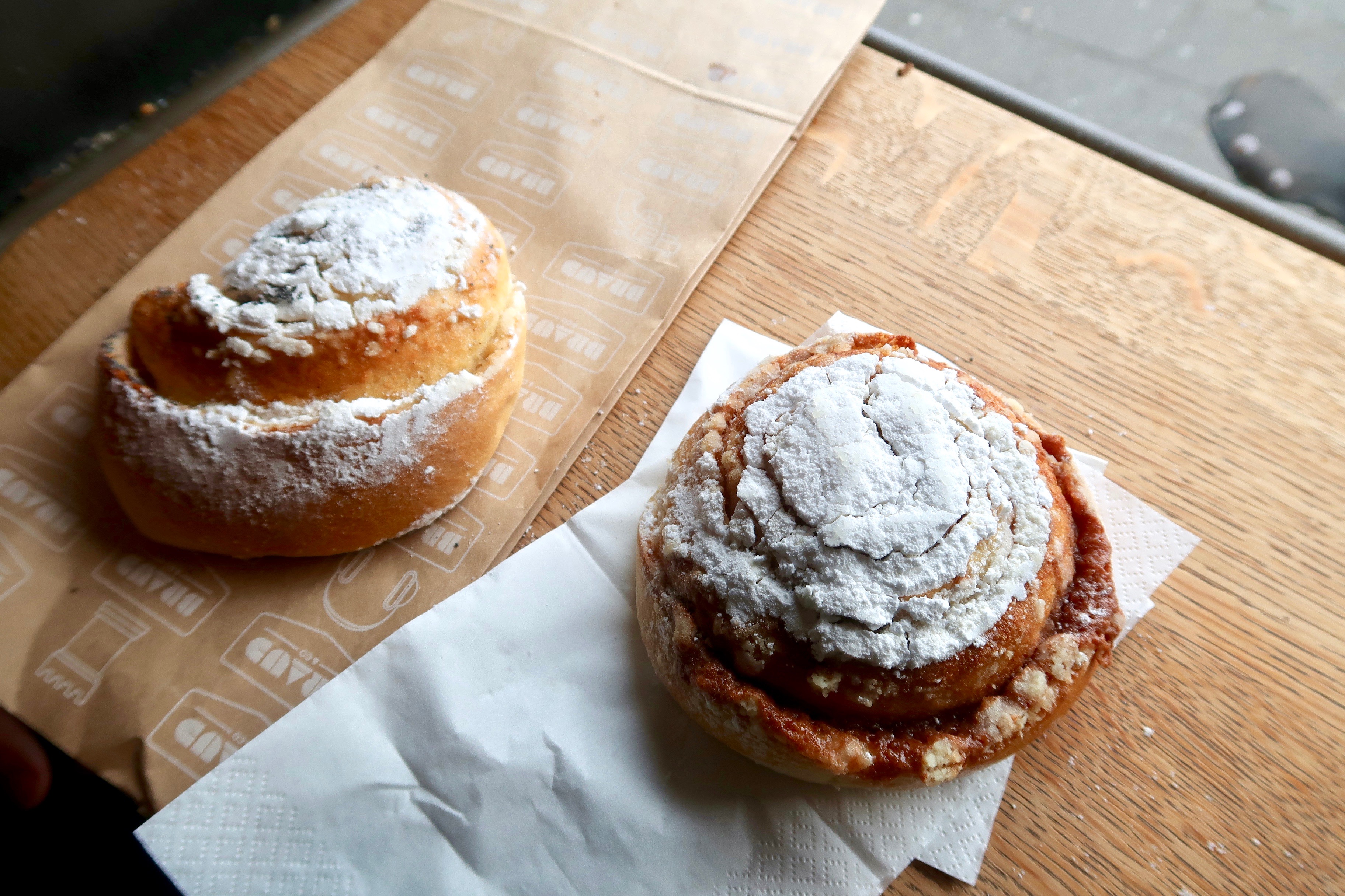 Cinnamon roll Braud & Co Iceland