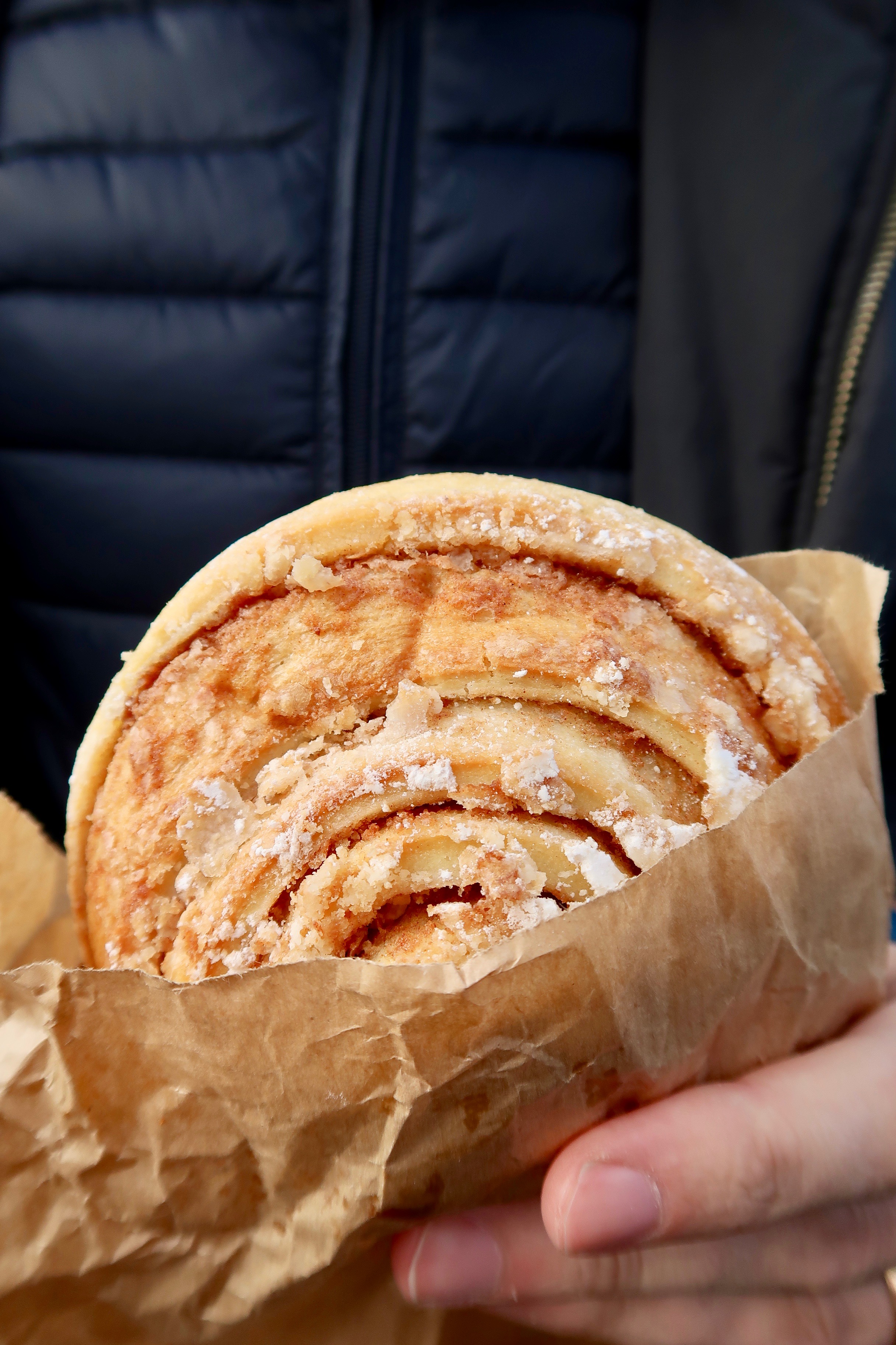 Cinnamon roll Braud & Co Iceland