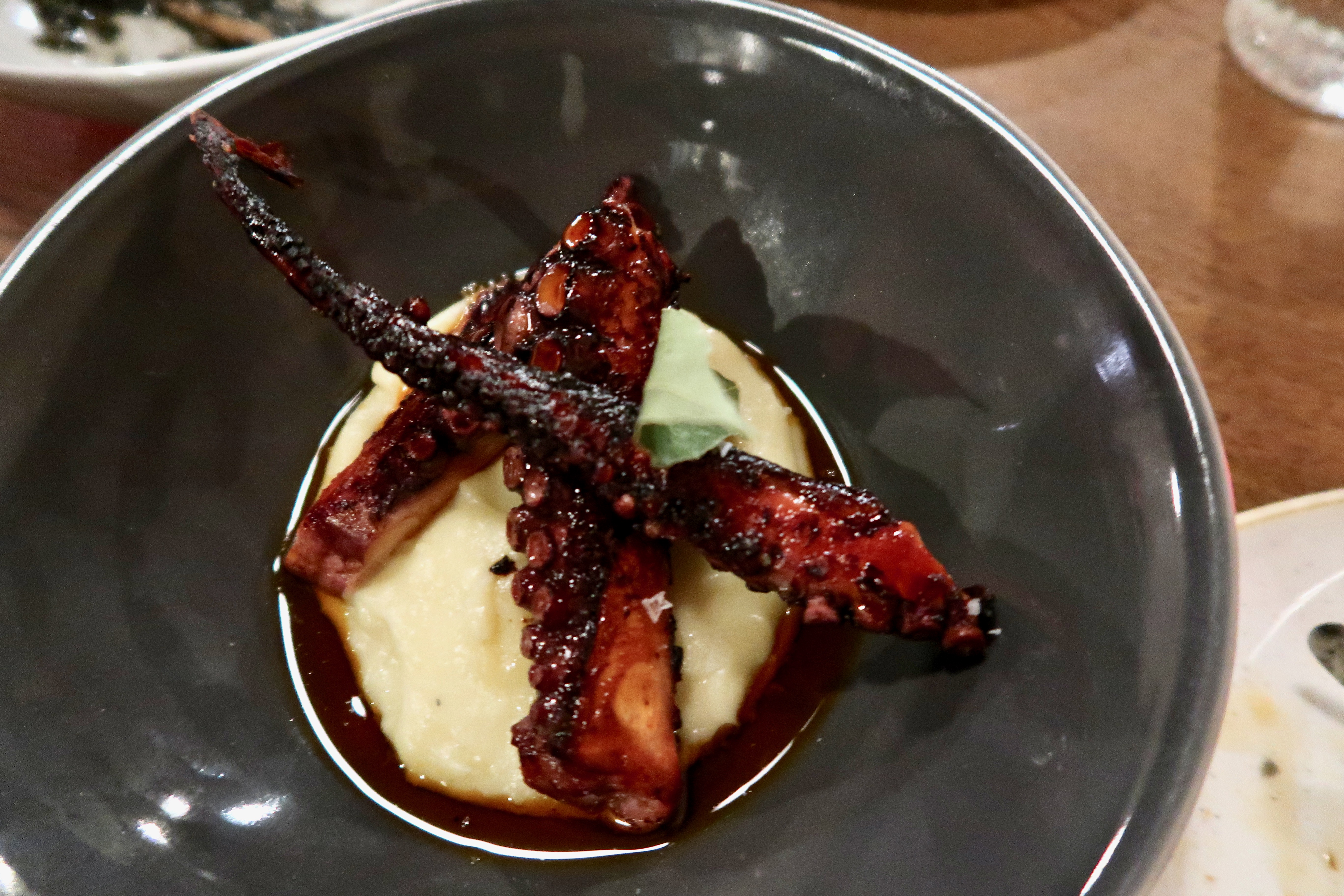 L'Oculto octopus and potato cream